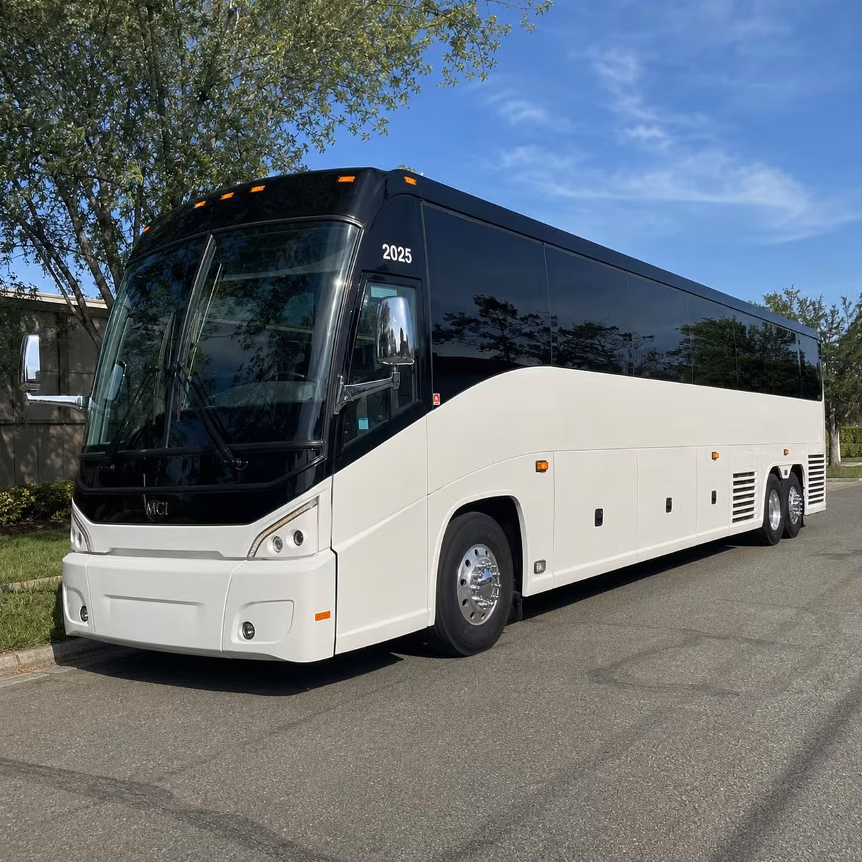 jupiter to tampa bay charter buses for sports fans concerts and events